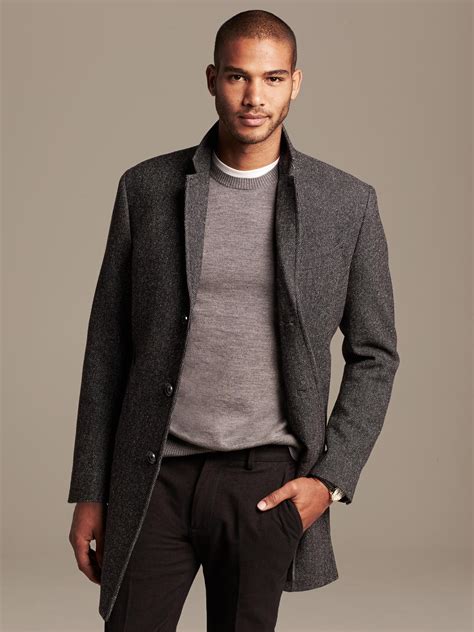 Banana republic men - When exploring the world, one needs the cozy companionship of a classic sweater. With nostalgic yet modern appeal, men’s sweaters offer easy layering options and the ability to transport the memory to festive occasions, cabin getaways and snow-covered destinations. With our men’s sale sweaters, why not pick up a few? Our designers crafted ...